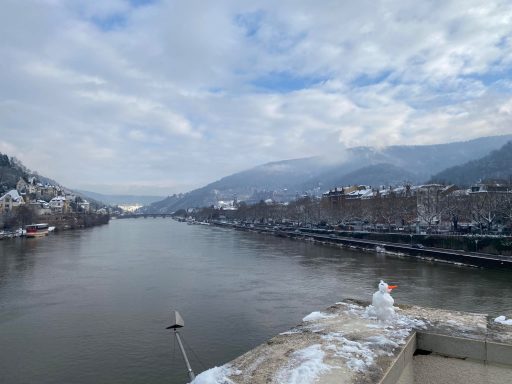 Winter- Wolken, durcheinander gemischt von leichten Winden