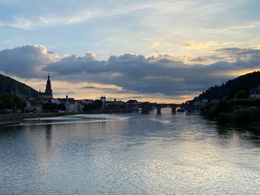 "Cumulus-Wolkenmassen, als wären sie von einem inneren Willen belebt..." John Ruskin