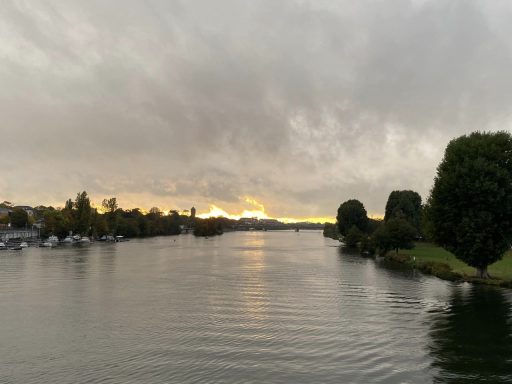 Nach einem Regentag glüht es im Westen
