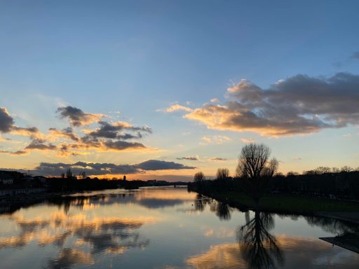 "Schaut mich an in meiner vergänglichen Präsenz" sagen die Wolken