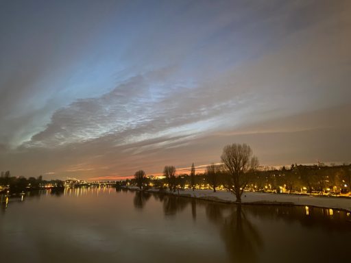 Abschied an einem Wintertag, noch protestiert das Blau